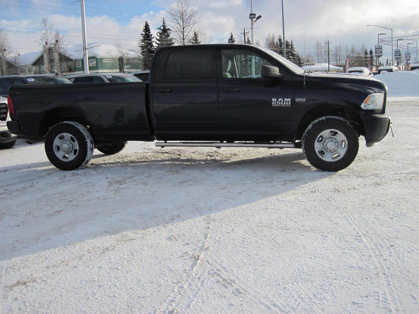 2014 RAM 2500 Tradesman Crew Cab 4WD (3C6TR5HT1EG) with an 3.6L V6 DOHC 24V engine, located at 9530 Old Seward Highway, Anchorage, AK, 99515, (907) 349-3343, 61.134140, -149.865570 - Photo#2